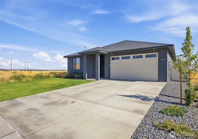 Photo 3 of Single family home for sale at 930 L St Ne, Ephrata, WA 98823 | MLS# NWM2585197 | Listing updated on 2026-09-22