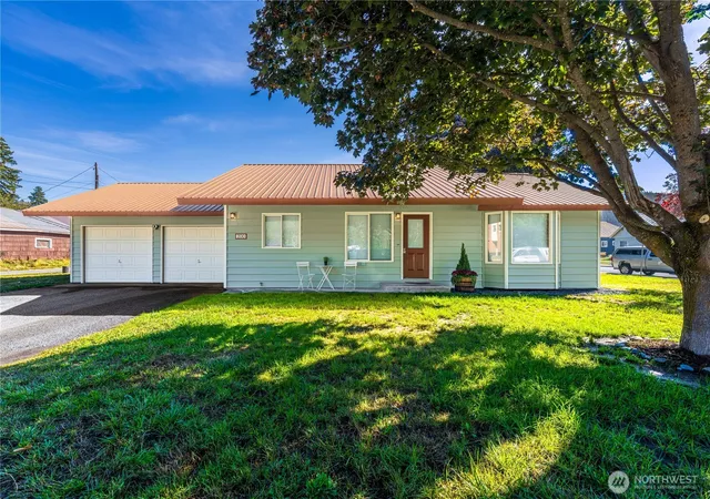 Single family home for sale at 200 Central Ave, Leavenworth, WA 98826 | MLS# NWM2585202