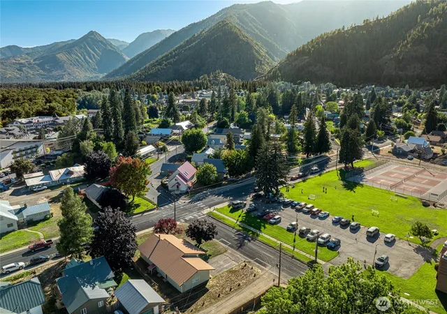Photo 3 of Single family home for sale at 200 Central Ave, Leavenworth, WA 98826 | MLS# NWM2585202 | Listing updated on 2026-09-29