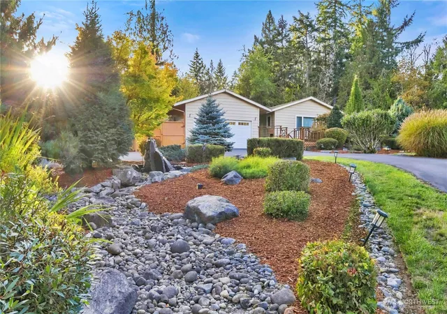 Photo 2 of Single family home for sale at 117 Sandy Blvd, Centralia, WA 98531 | MLS# NWM2585213 | Listing updated on 2026-09-29