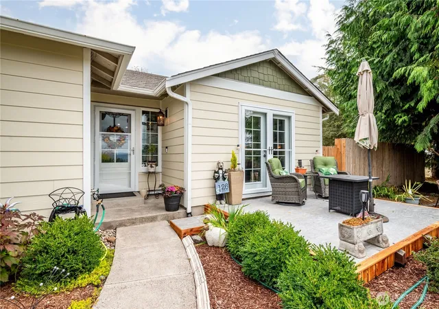 Photo 3 of Single family home for sale at 126 Greenwood Rd, Cathlamet, WA 98612 | MLS# NWM2585225 | Listing updated on 2026-09-23