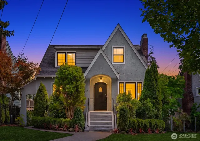 Photo 2 of Single family home for sale at 5208 36th Avenue Ne, Seattle, WA 98105 | MLS# NWM2585240 | Listing updated on 2026-10-01