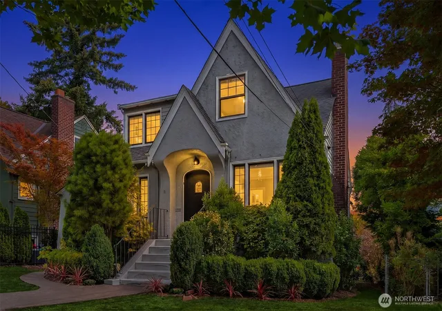 Photo 3 of Single family home for sale at 5208 36th Avenue Ne, Seattle, WA 98105 | MLS# NWM2585240 | Listing updated on 2026-10-01