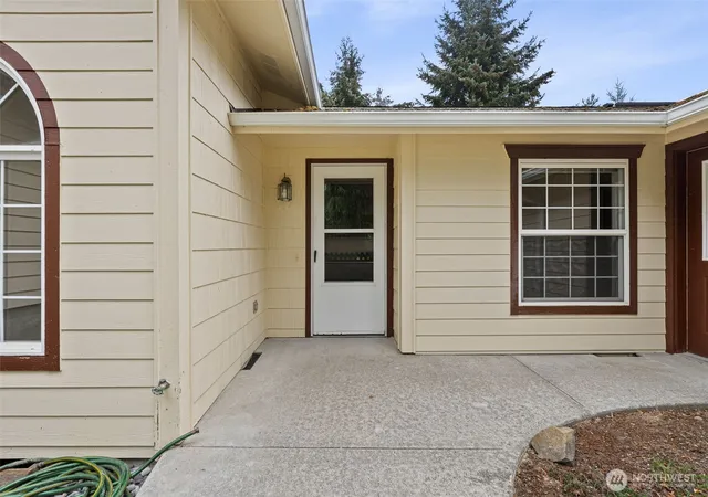 Photo 3 of Single family home for sale at 123 Robert Frost Dr, Centralia, WA 98531 | MLS# NWM2585242 | Listing updated on 2026-09-23