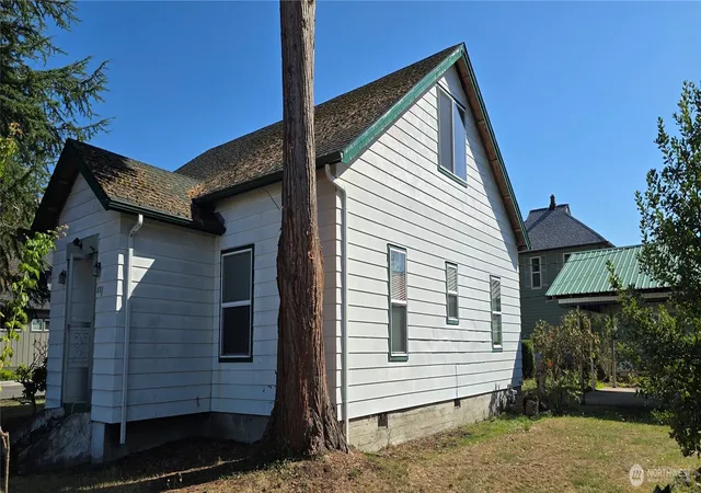 Photo 3 of Single family home for sale at 371 Main St, Buckley, WA 98321 | MLS# NWM2585247 | Listing updated on 2026-09-26