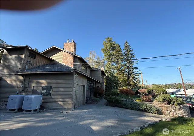 Photo 2 of Single family home for sale at 300 Canyon Ct Dr, Omak, WA 98841 | MLS# NWM2585276 | Listing updated on 2026-09-29