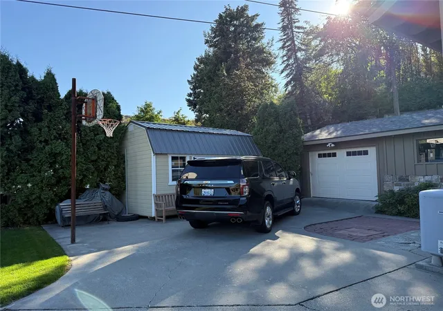 Photo 3 of Single family home for sale at 300 Canyon Ct Dr, Omak, WA 98841 | MLS# NWM2585276 | Listing updated on 2026-09-29