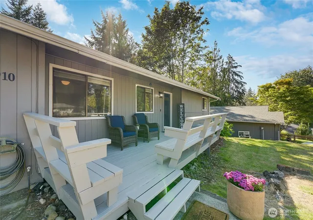 Photo 4 of Single family home for sale at 6910 E Cascade Dr, Port Orchard, WA 98366 | MLS# NWM2585278 | Listing updated on 2026-09-30