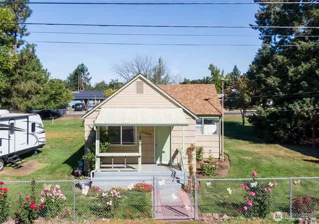 Photo 2 of Single family home for sale at 1849 Delmont St, Walla Walla, WA 99362 | MLS# NWM2585284 | Listing updated on 2026-09-29