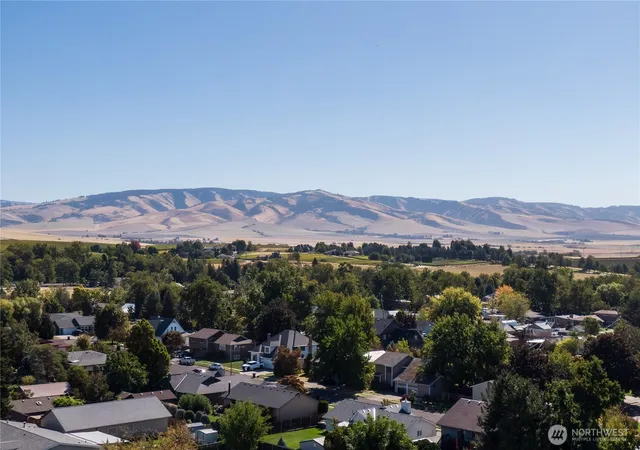 Photo 3 of Single family home for sale at 1849 Delmont St, Walla Walla, WA 99362 | MLS# NWM2585284 | Listing updated on 2026-09-29