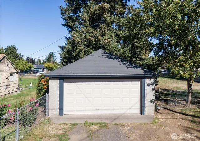 Photo 4 of Single family home for sale at 1849 Delmont St, Walla Walla, WA 99362 | MLS# NWM2585284 | Listing updated on 2026-09-29