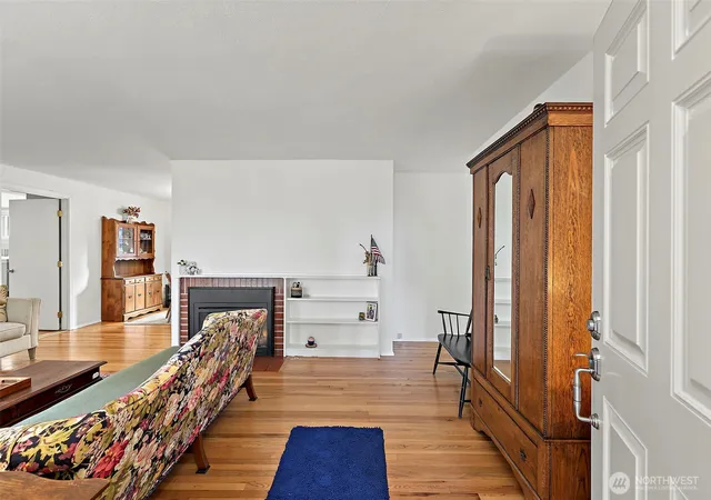 Photo 3 of Single family home for sale at 10903 Meadow Rd Sw, Lakewood, WA 98499 | MLS# NWM2585290 | Listing updated on 2026-09-29