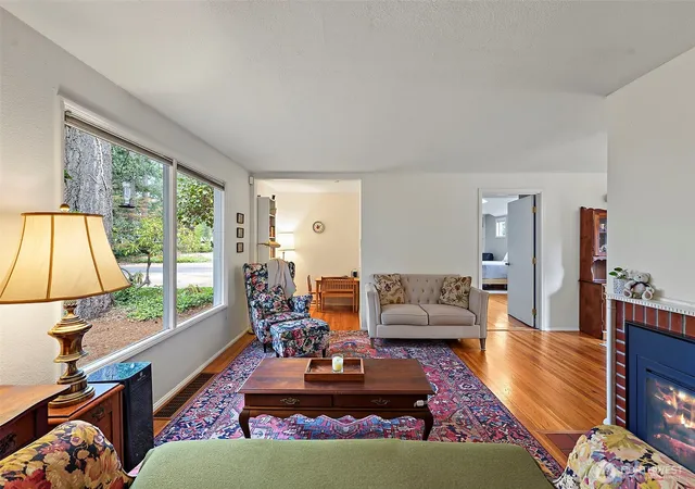 Photo 3 of Single family home for sale at 10903 Meadow Rd SW, Lakewood, WA 98499 | MLS# NWM2585290 | Listing updated on 2026-09-29