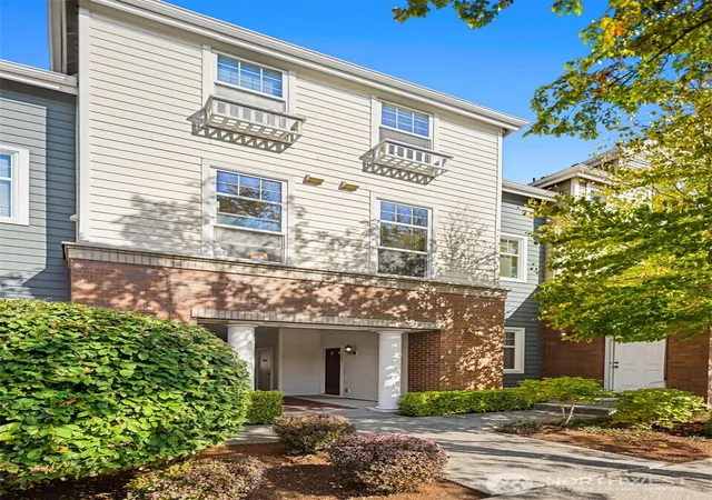 Townhouse for sale at 1387 Huckleberry Cir, Issaquah, WA 98029 | MLS# NWM2585293