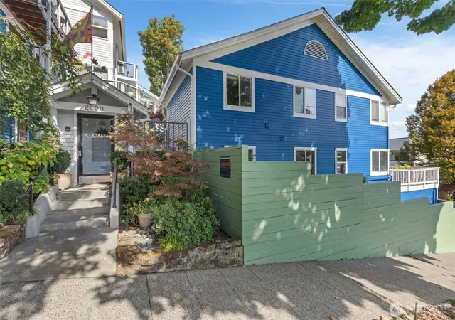 Condo for sale at 2400 E Howell St #F, Seattle, WA 98122 | MLS# NWM2585297
