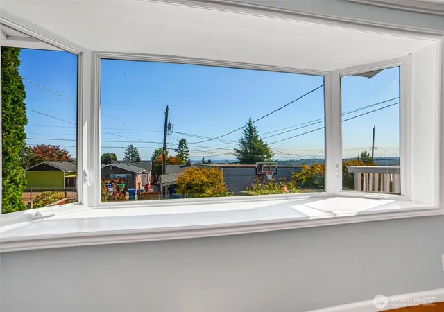 Photo 3 of Sale Pending at 4044 39th Avenue SW, Seattle, WA 98116 | MLS# NWM2585300 | Listing updated on 2026-09-27