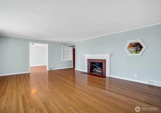 Photo 4 of Sale Pending at 4044 39th Avenue SW, Seattle, WA 98116 | MLS# NWM2585300 | Listing updated on 2026-09-27
