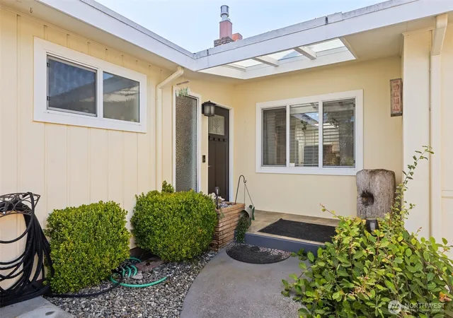 Photo 2 of Single family home for sale at 142 W Columbus Ave, Port Angeles, WA 98362 | MLS# NWM2585304 | Listing updated on 2026-09-25