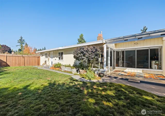 Photo 3 of Single family home for sale at 142 W Columbus Ave, Port Angeles, WA 98362 | MLS# NWM2585304 | Listing updated on 2026-09-25