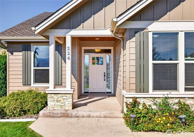 Photo 3 of Single family home for sale at 224 Rolling Hills Ln, Wenatchee, WA 98801 | MLS# NWM2585316 | Listing updated on 2026-09-29