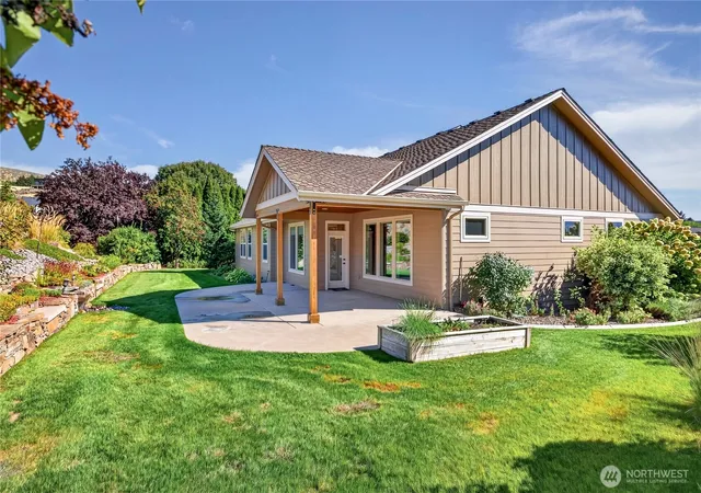 Photo 3 of Single family home for sale at 224 Rolling Hills Ln, Wenatchee, WA 98801 | MLS# NWM2585316 | Listing updated on 2026-09-29