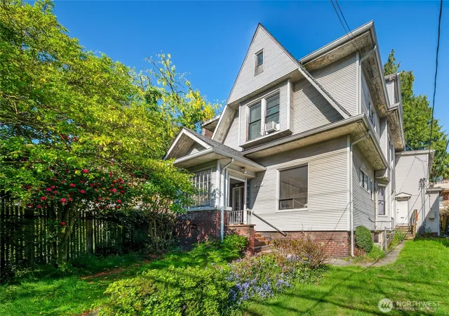Photo 3 of Multi family home for sale at 206 12th Avenue E, Seattle, WA 98102 | MLS# NWM2585317 | Listing updated on 2026-09-22