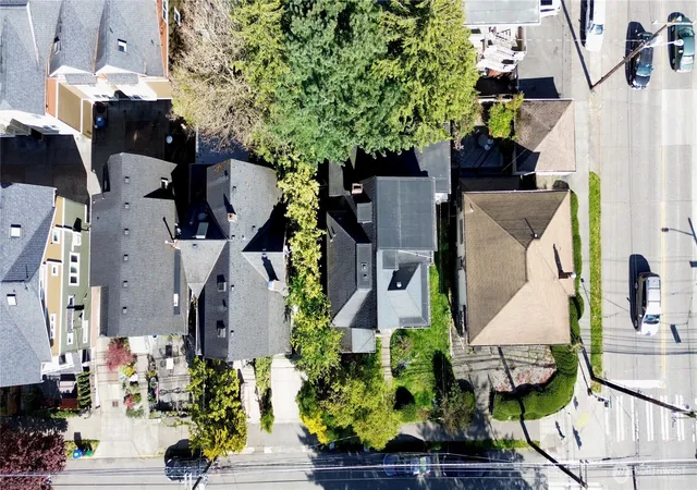 Photo 4 of Multi family home for sale at 206 12th Avenue E, Seattle, WA 98102 | MLS# NWM2585317 | Listing updated on 2026-09-22