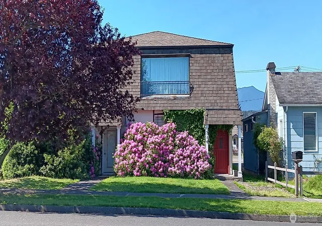 Photo 2 of Single family home for sale at 314 E 5th Street, Port Angeles, WA 98362 | MLS# NWM2585318 | Listing updated on 2026-09-24