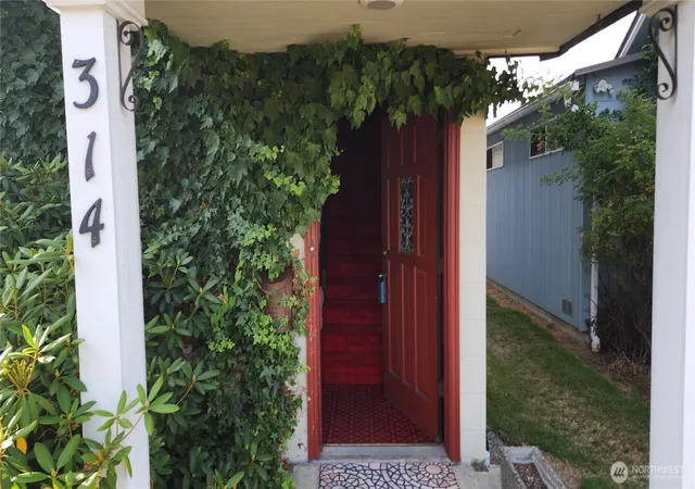 Photo 4 of Single family home for sale at 314 E 5th Street, Port Angeles, WA 98362 | MLS# NWM2585318 | Listing updated on 2026-09-24