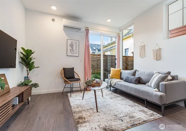 Photo 4 of Townhouse for sale at 1112 13th Avenue #E, Seattle, WA 98122 | MLS# NWM2585321 | Listing updated on 2026-09-22