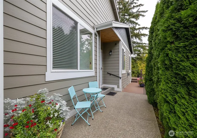 Photo 3 of Townhouse for sale at 3726 Simmons Hts Ln Sw, Olympia, WA 98512 | MLS# NWM2585323 | Listing updated on 2026-09-30