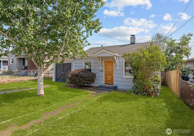 Photo 1 of Single family home for sale at 12450 1st Avenue Sw, Burien, WA 98146 | MLS# NWM2585325 | Listing updated on 2026-09-29