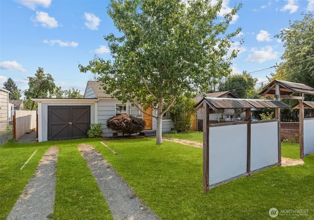 Photo 2 of Single family home for sale at 12450 1st Avenue Sw, Burien, WA 98146 | MLS# NWM2585325 | Listing updated on 2026-09-29