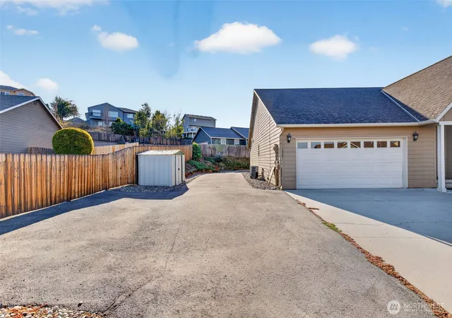 Photo 2 of Single family home for sale at 1364 Tractor Loop, East Wenatchee, WA 98802 | MLS# NWM2585328 | Listing updated on 2026-09-26