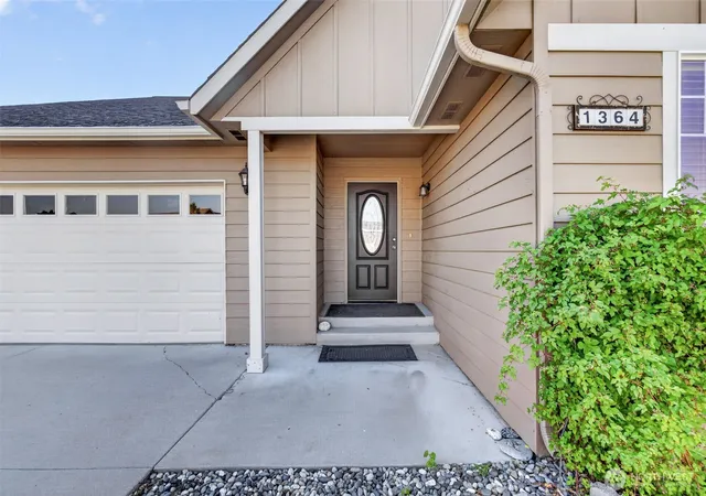 Photo 3 of Single family home for sale at 1364 Tractor Loop, East Wenatchee, WA 98802 | MLS# NWM2585328 | Listing updated on 2026-09-26