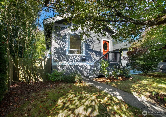 Photo 2 of Single family home for sale at 1147 Humboldt St, Bellingham, WA 98225 | MLS# NWM2585329 | Listing updated on 2026-09-24