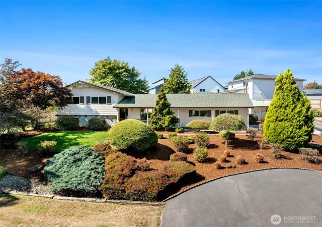 Photo 3 of Single family home for sale at 34100 NW Pacific Hwy, La Center, WA 98629 | MLS# NWM2585332 | Listing updated on 2026-09-22