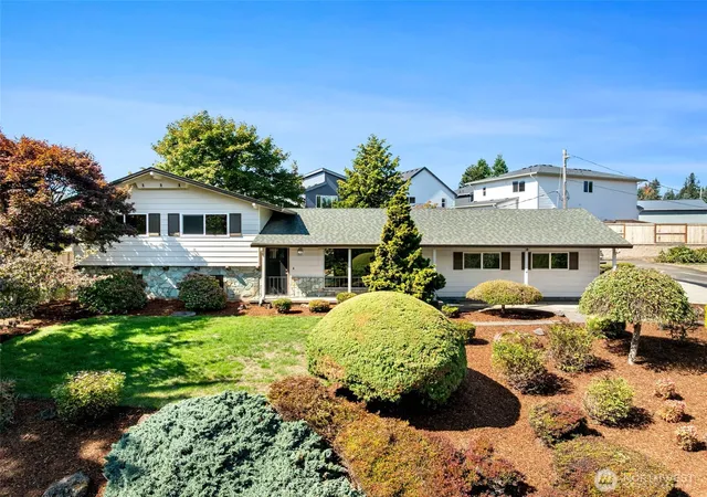 Photo 4 of Single family home for sale at 34100 NW Pacific Hwy, La Center, WA 98629 | MLS# NWM2585332 | Listing updated on 2026-09-22