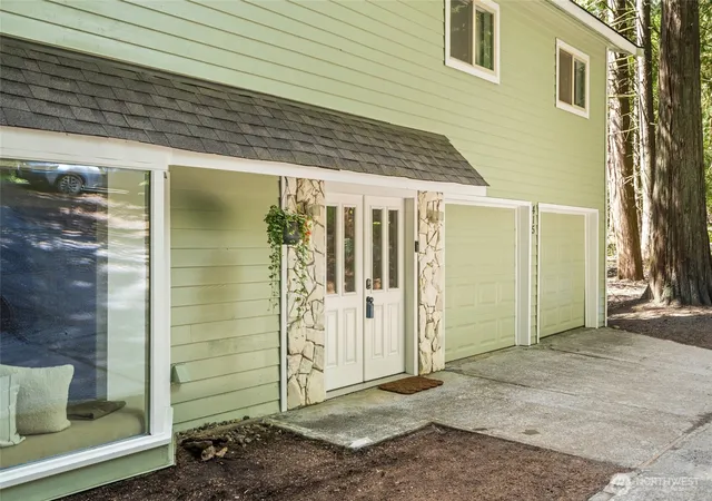 Photo 3 of Single family home for sale at 415 Sudden Valley Dr, Bellingham, WA 98229 | MLS# NWM2585334 | Listing updated on 2026-09-22