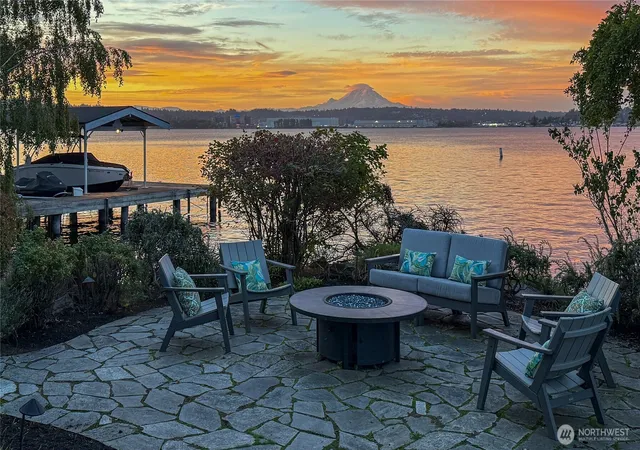 Photo 3 of Mansion for sale at 8493 W Mercer Way, Mercer Island, WA 98040 | MLS# NWM2585355 | Listing updated on 2026-09-29