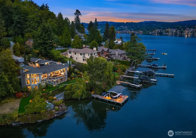 Photo 4 of Single family home for sale at 8493 W Mercer Way, Mercer Island, WA 98040 | MLS# NWM2585355 | Listing updated on 2026-09-29