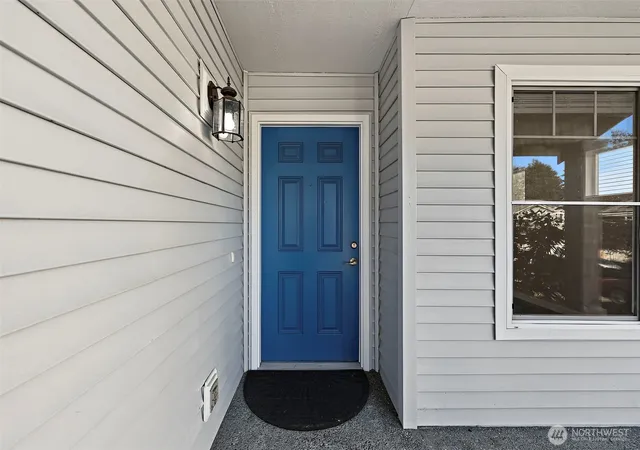 Photo 2 of Single family home for sale at 5137 S 303rd Place, Auburn, WA 98001 | MLS# NWM2585363 | Listing updated on 2026-09-30