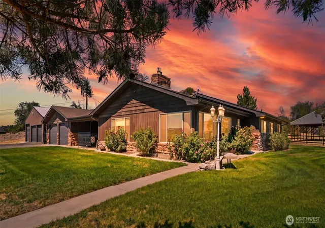 Photo 2 of Single family home for sale at 3672 N Wenas Rd, Selah, WA 98942 | MLS# NWM2585378 | Listing updated on 2026-09-24