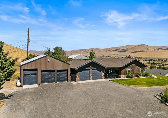 Photo 3 of Single family home for sale at 3672 N Wenas Rd, Selah, WA 98942 | MLS# NWM2585378 | Listing updated on 2026-09-24
