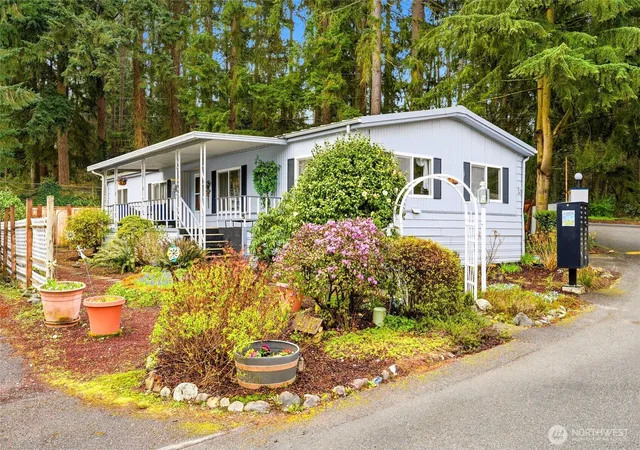 Photo 3 of Manufactured home for sale at 12727 112th Avenue E #13, Puyallup, WA 98374 | MLS# NWM2585382 | Listing updated on 2026-09-24