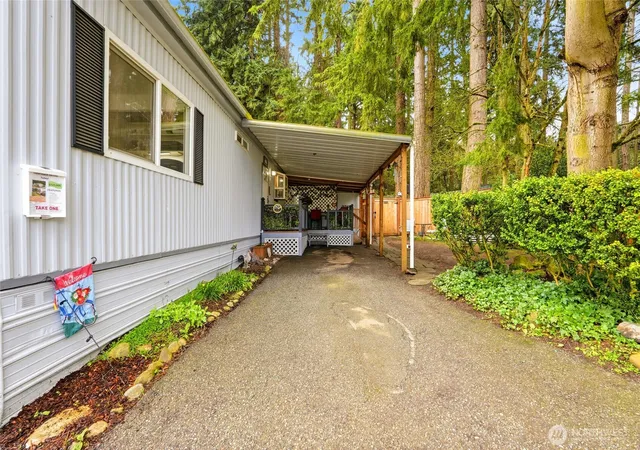 Photo 3 of Manufactured home for sale at 12727 112th Avenue E #13, Puyallup, WA 98374 | MLS# NWM2585382 | Listing updated on 2026-09-24
