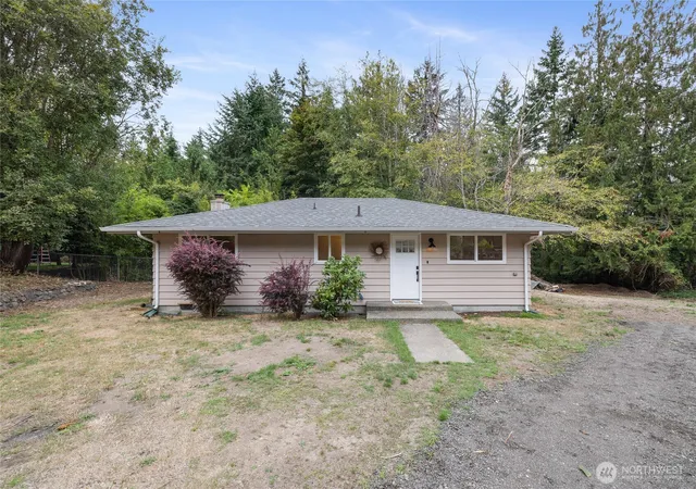 Photo 2 of Single family home for sale at 811 Hyak Way, Fox Island, WA 98333 | MLS# NWM2585387 | Listing updated on 2026-09-25