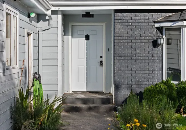 Photo 3 of Single family home for sale at 1471 Florence St, Enumclaw, WA 98022 | MLS# NWM2585389 | Listing updated on 2026-10-01