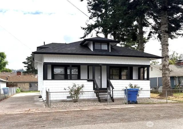 Photo 1 of Single family home for sale at 1012 South 6th St, Kelso, WA 98626 | MLS# NWM2585391 | Listing updated on 2026-09-25