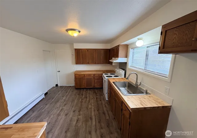 Photo 4 of Single family home for sale at 1012 South 6th St, Kelso, WA 98626 | MLS# NWM2585391 | Listing updated on 2026-09-25